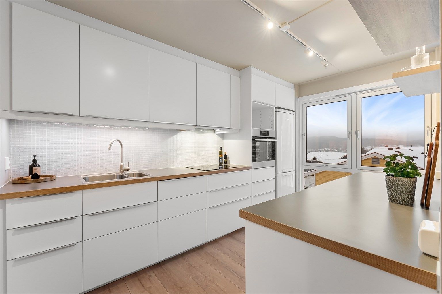 Pent og moderne kjøkken som ble fornyet sist i 2019