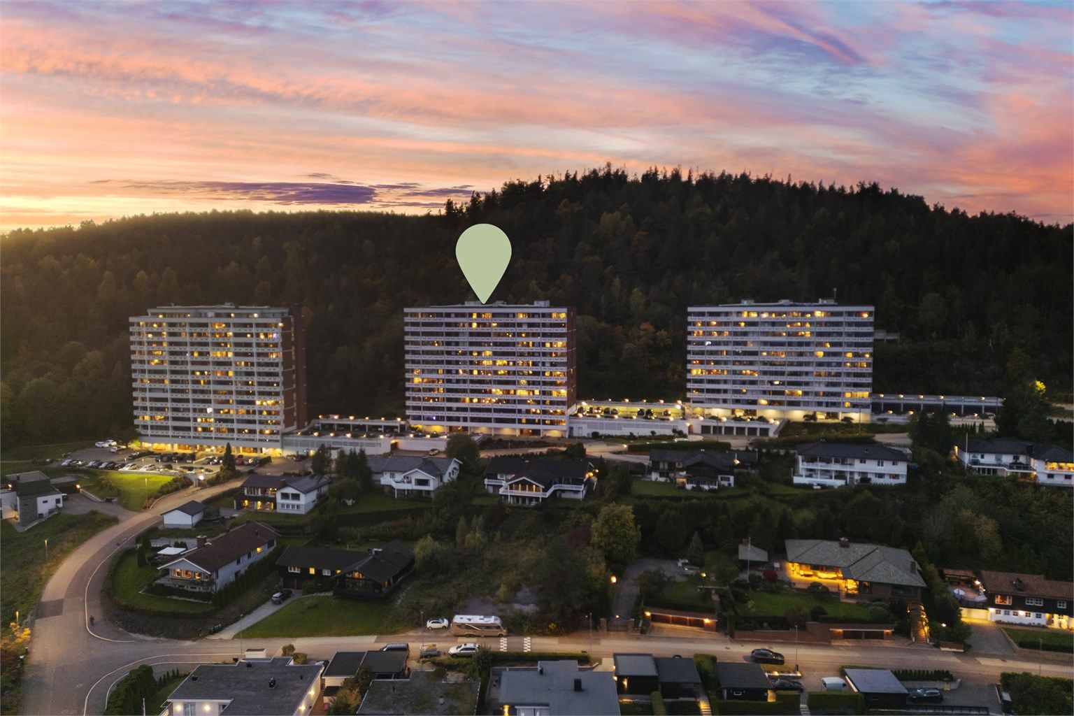 Stille og rolige omgivelser i nærområdet, likevel kort avstand til Drammen sentrum.