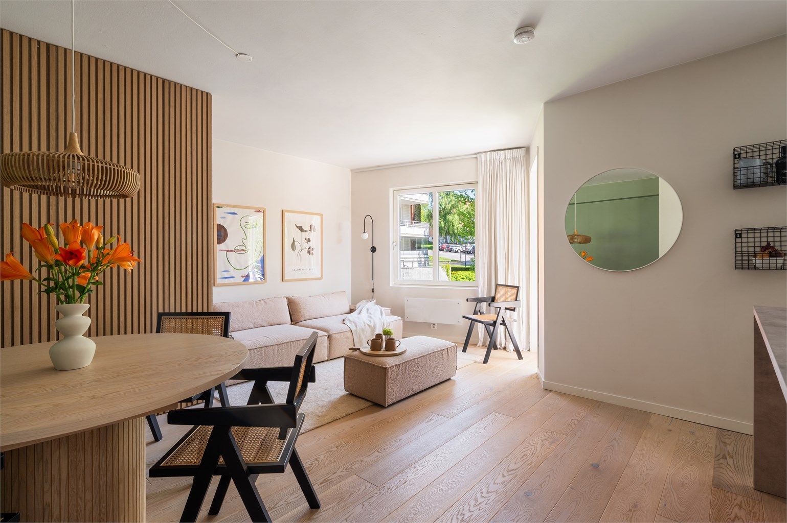 Simen Grevskott v/Krogsveen har gleden av å presentere en strøken og nyoppusset 2-roms leilighet med moderne og stilrene detaljer. 