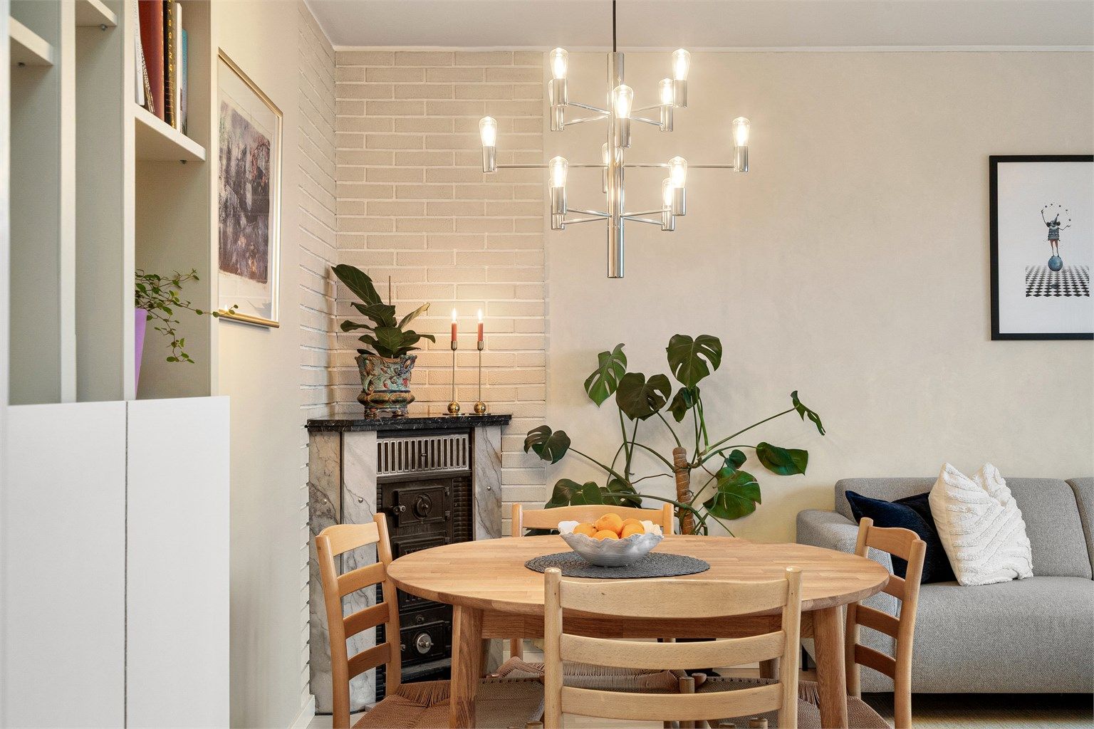 Farge- og materialvalg er nøye tenkt igjennom for å skape en harmonisk atmosfære i boligen. Foto: Fotograf Hanne Bruland/ FotoHanne