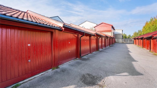 Fast garasjeplass i felles garasjerekke med mulighet for å montere elbil-lader.