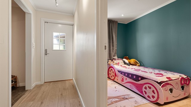 Velkommen inn - Entré med gulvvarme og stor garderobe