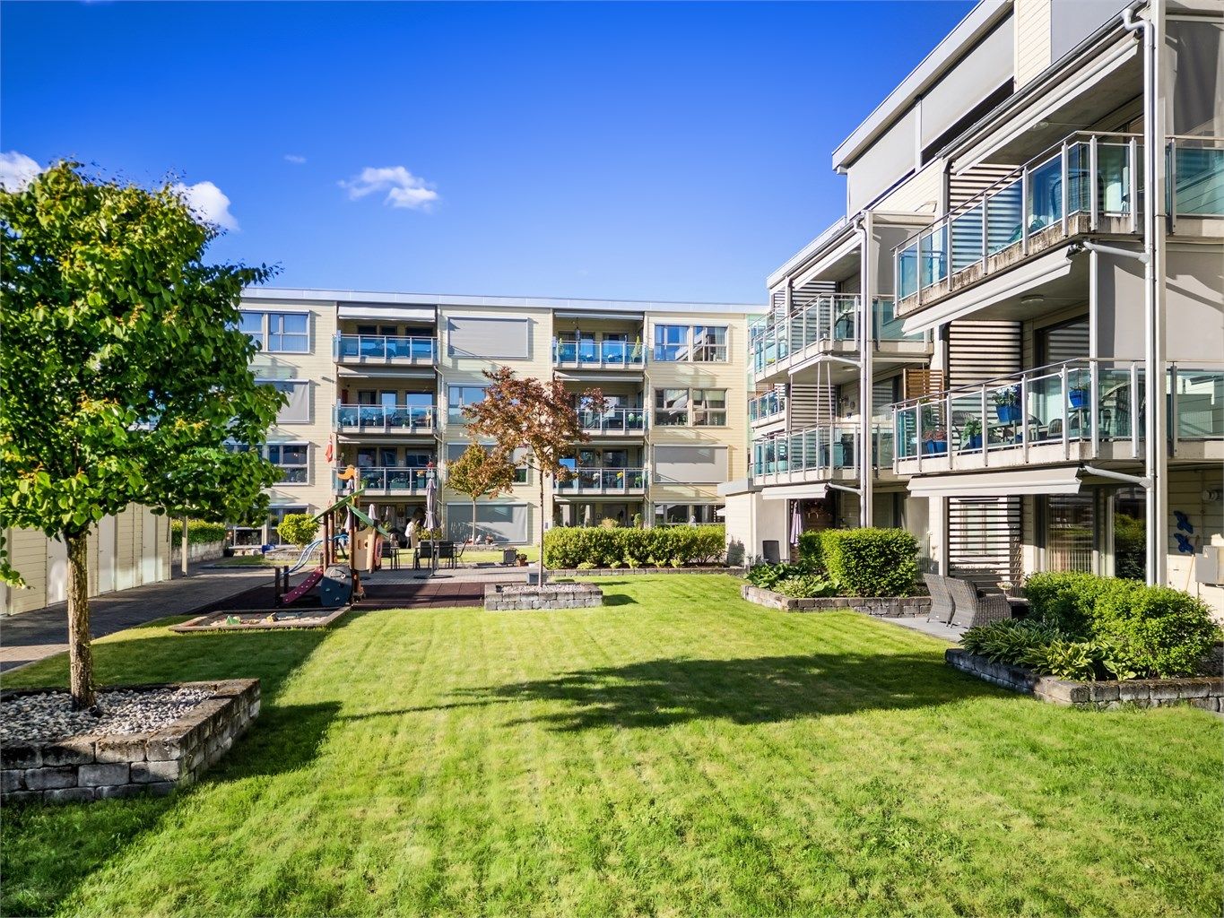 Atrium har en liten lekeplass 