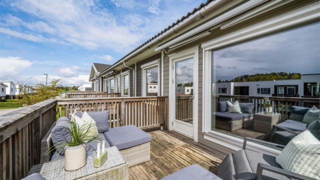 En moderne og lettstelt eierleilighet fra 2018, rolig og barnevennlig beliggende i Tønsberg.