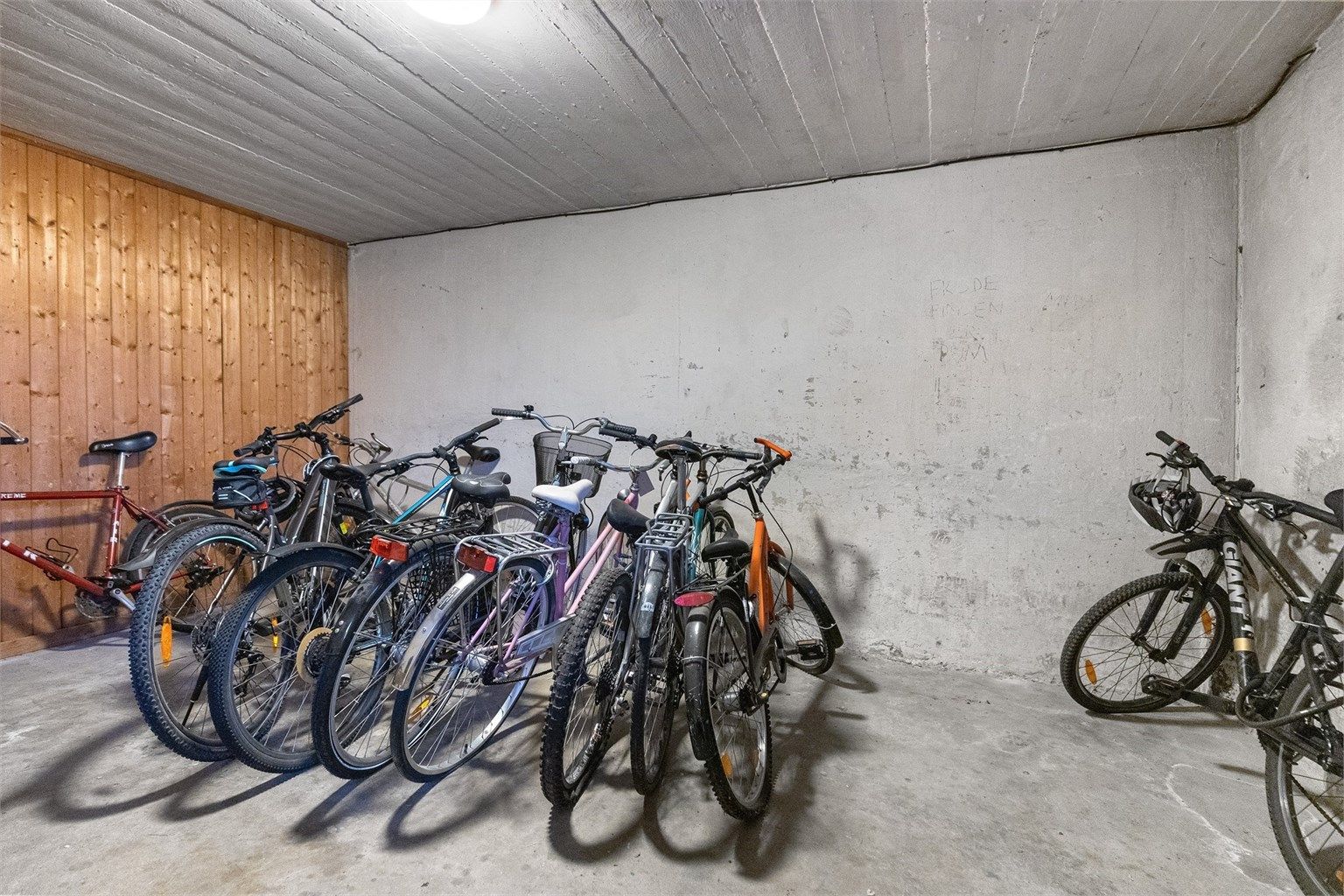 Felles sykkelbod med trappfri adkomst
