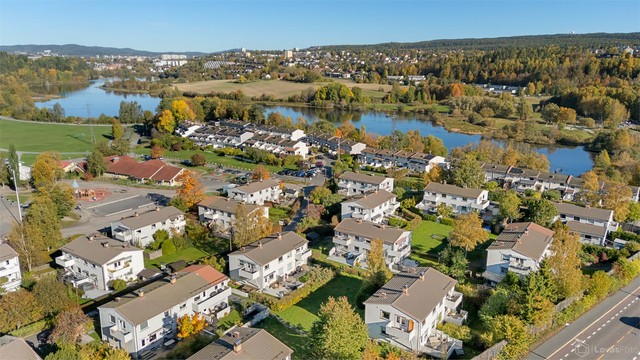Østensjøvannet ligger like i nærheten med populære turstier og rikt fugleliv.