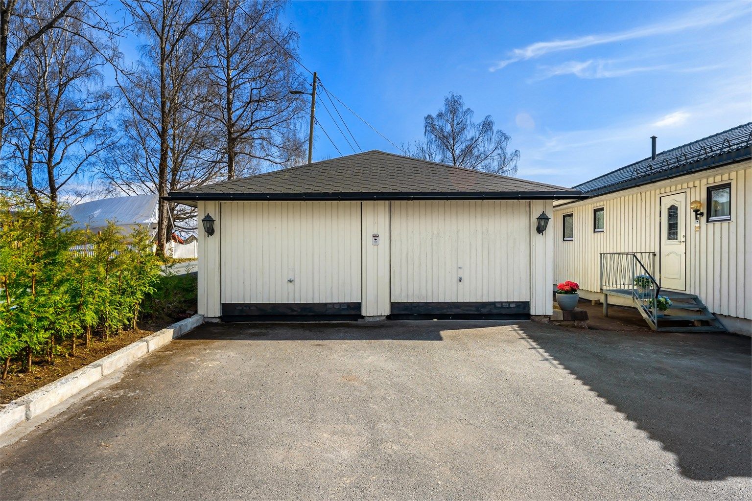 Parkering i dobbelgarasje og på egen tomt