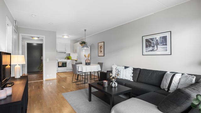 Stue - god plass til både sofa, bord, tv og tilhørende stuemøblement