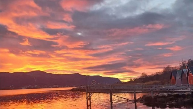 Nydelig solnedgang i vest - bilde tatt av selger