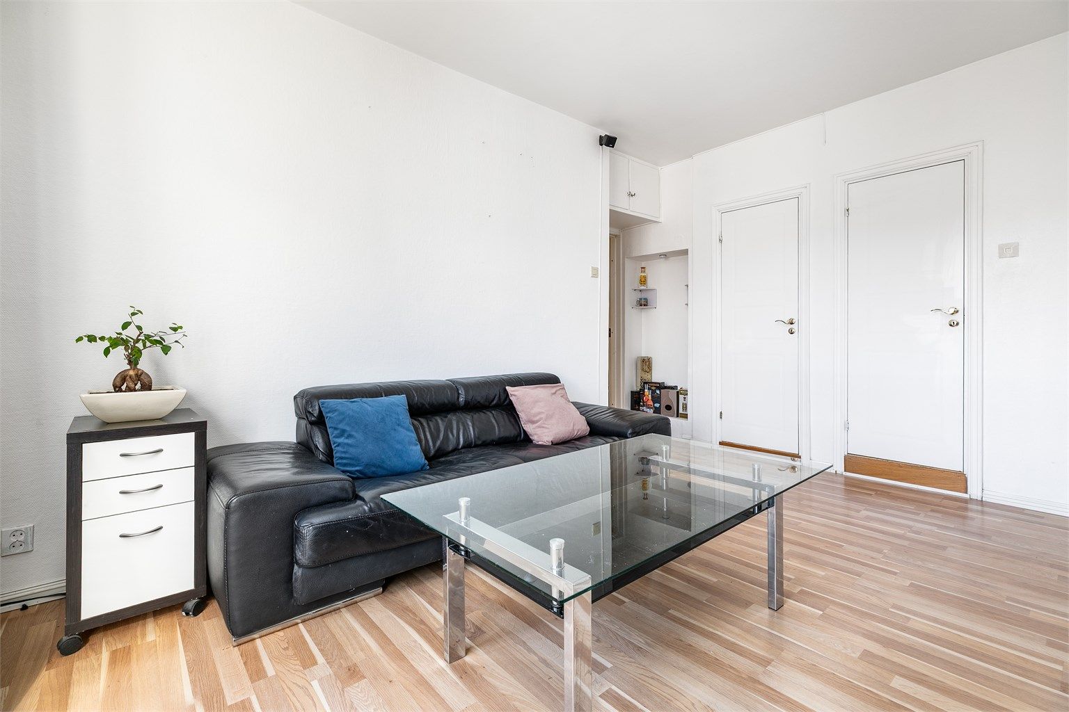 Siden leiligheten ble etablert i 2006 er bruken av romløsningen noe endret. Dette var tidligere leilighetens soverom, men er i senere år tatt i bruk som stue. Fotograf; Børge Oppegård.