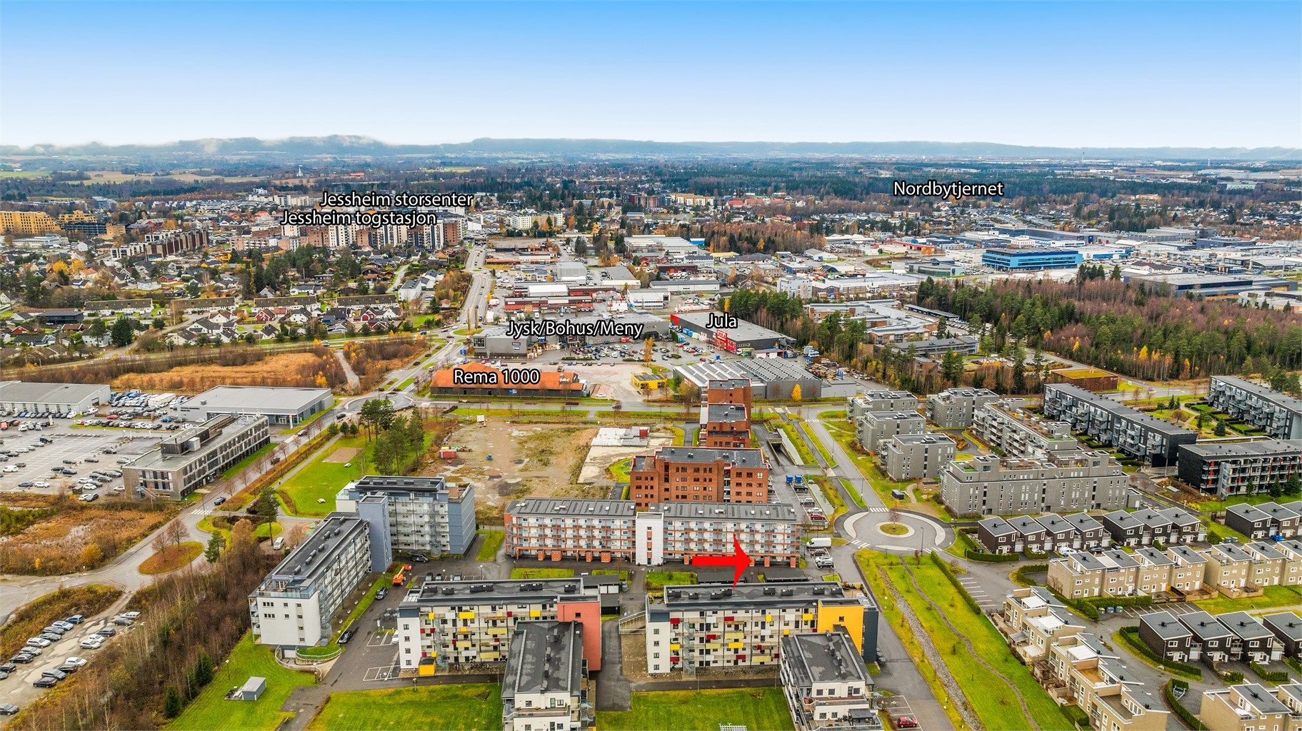 Gangavstand til alt trenger i hverdagen og kort vei til sentrum med alt det har å by på. 