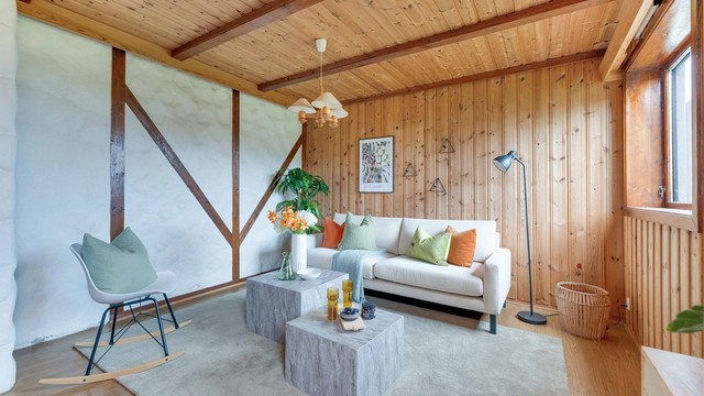 Med egen inngang er dette et perfekt rom for ungdommene i huset