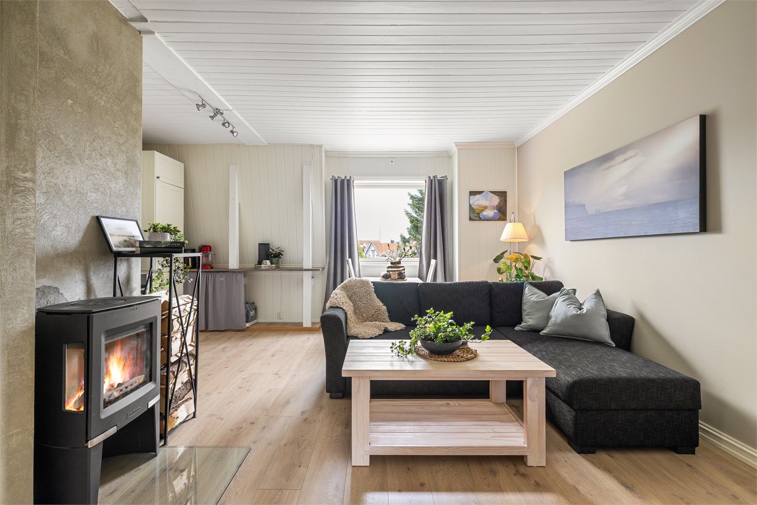 Leiligheten ble rundt 2014/2015 både ombygget og betydelig oppgradert til moderne standard.