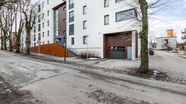 Garasjeanlegget har enkel inn- og utkjøring.