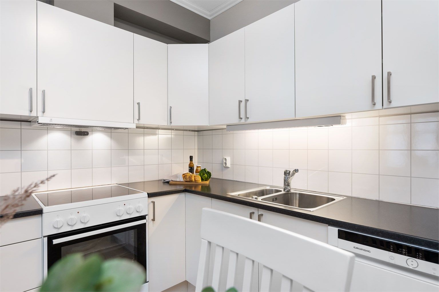 Hvitevarene er frittstående og medfølger i handelen