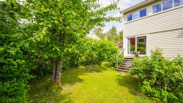 Velkommen til Nøkleveien 25, et enderekkehus over 3 plan i populære Nøklevann borettslag! Foto: Martine Eren Jacobsen