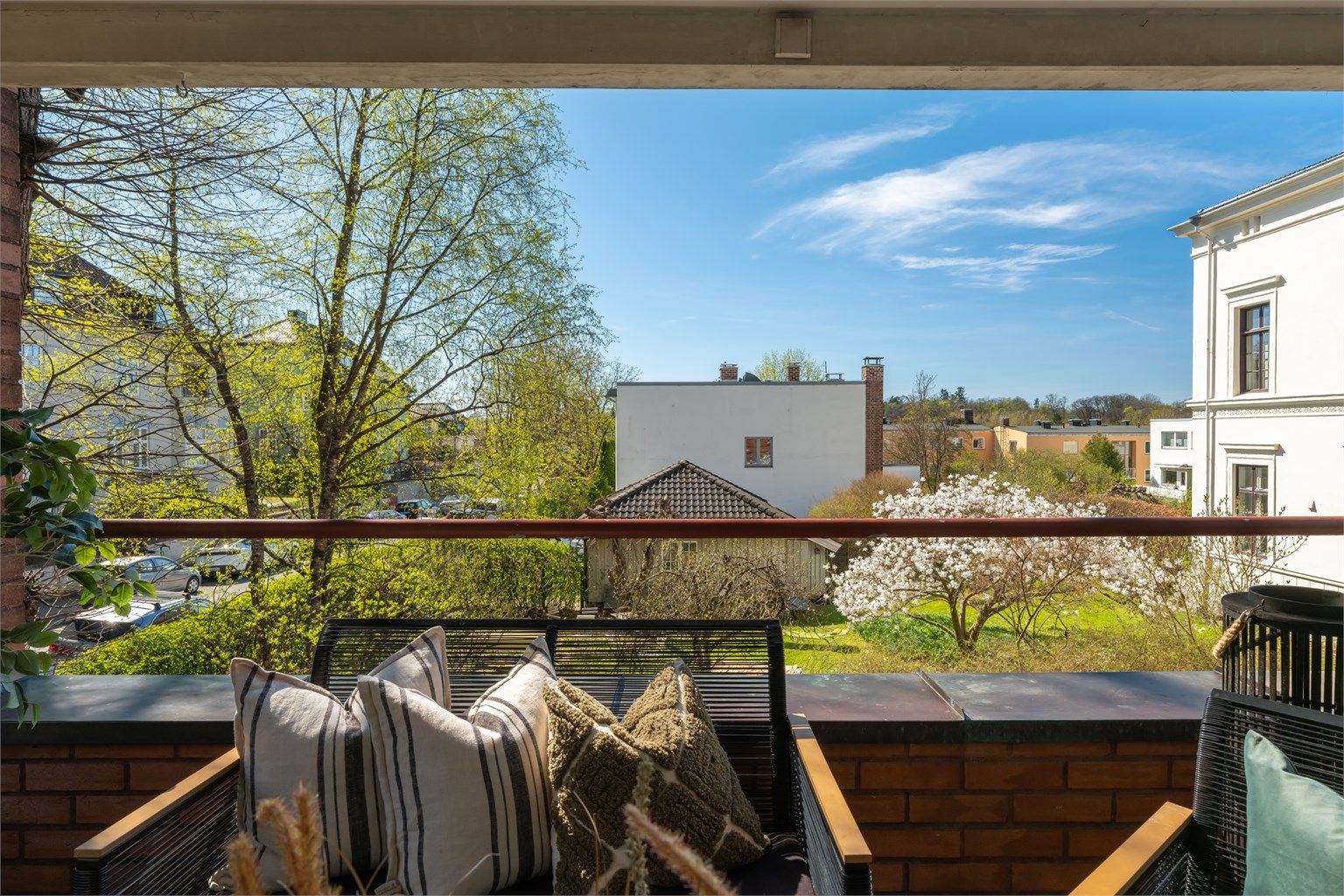 Utsikt mot flotte grøntområder med lite innsyn. 