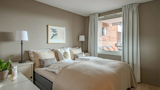 Soverommene har parkett på gulv og malte flater.