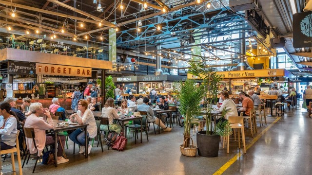 Her finner du alt fra Mathallen og spennende restauranter til unike vintagebutikker, gallerier og et yrende uteliv. Mathallen er en arena for unike smaksopplevelser med det beste av norsk og internasjonal mat.