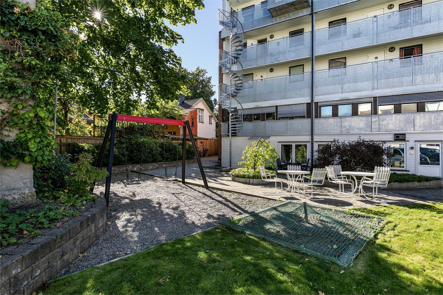I den grønne og koselige bakgården er det lite som minner om de meget sentrale omgivelsene.