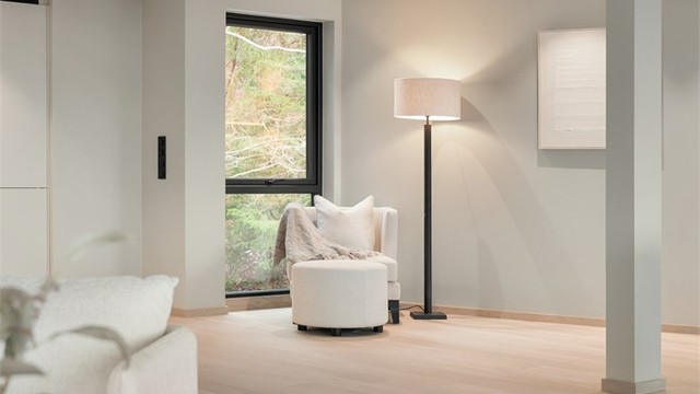 Hjørner og soner i det store allrommet gir mulighet for ulike møbleringer.