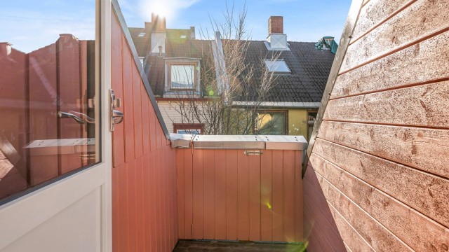 Utsikt fra soverom mot rømmningsvei