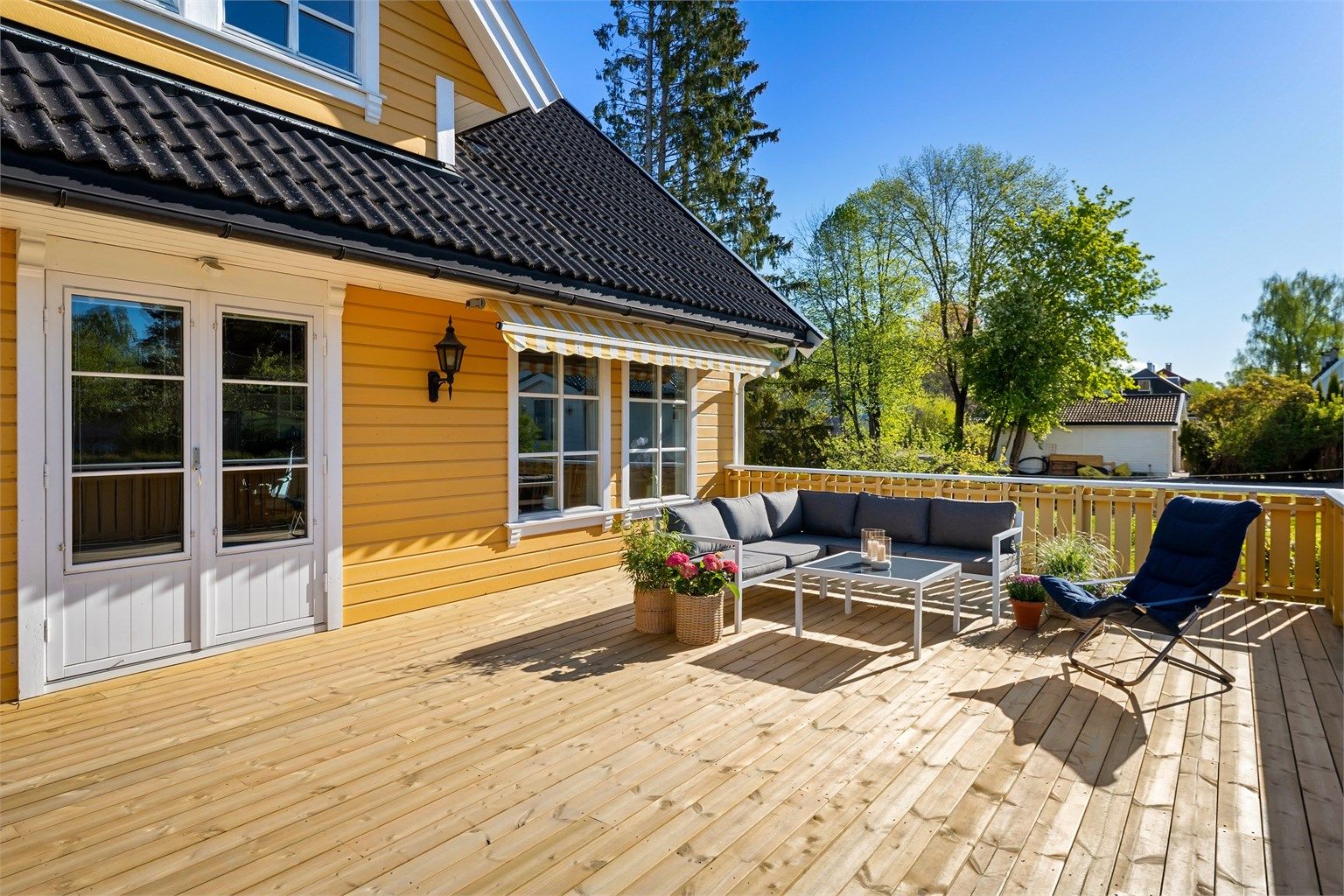 Huset ble bygd i 1997 og er meget velholdt. Boligen går over 2 plan med innredet underetasje med fin rominndeling for barnefamilien