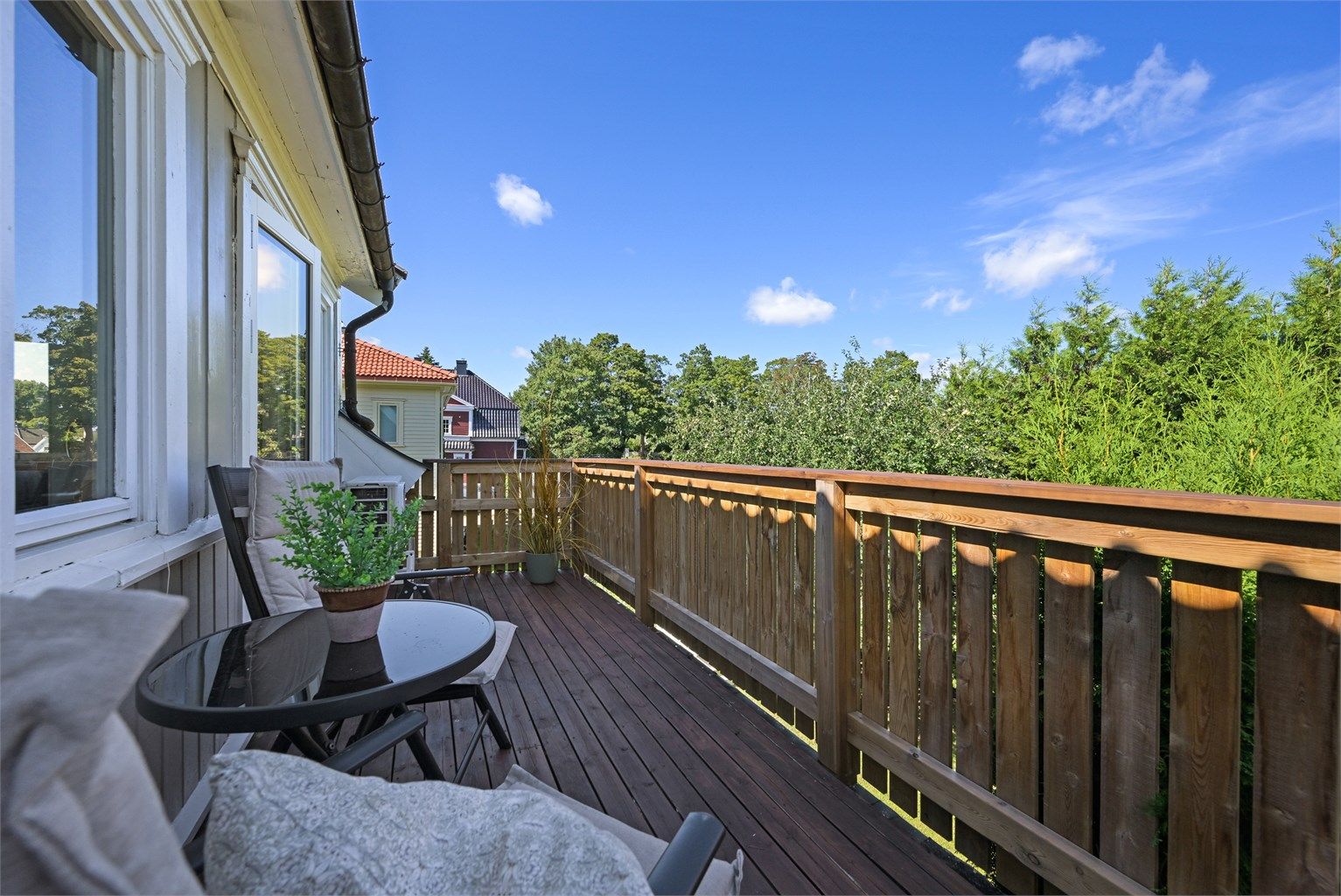 Fra stuen har du adkomst til denne gode balkongen. 