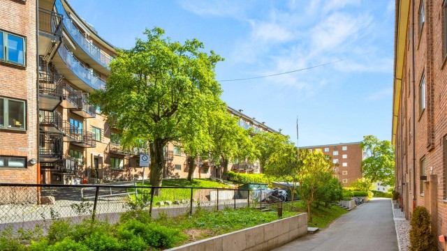 Grenseveien 11F ligger pent til med kort vei til alt du trenger i det daglige!