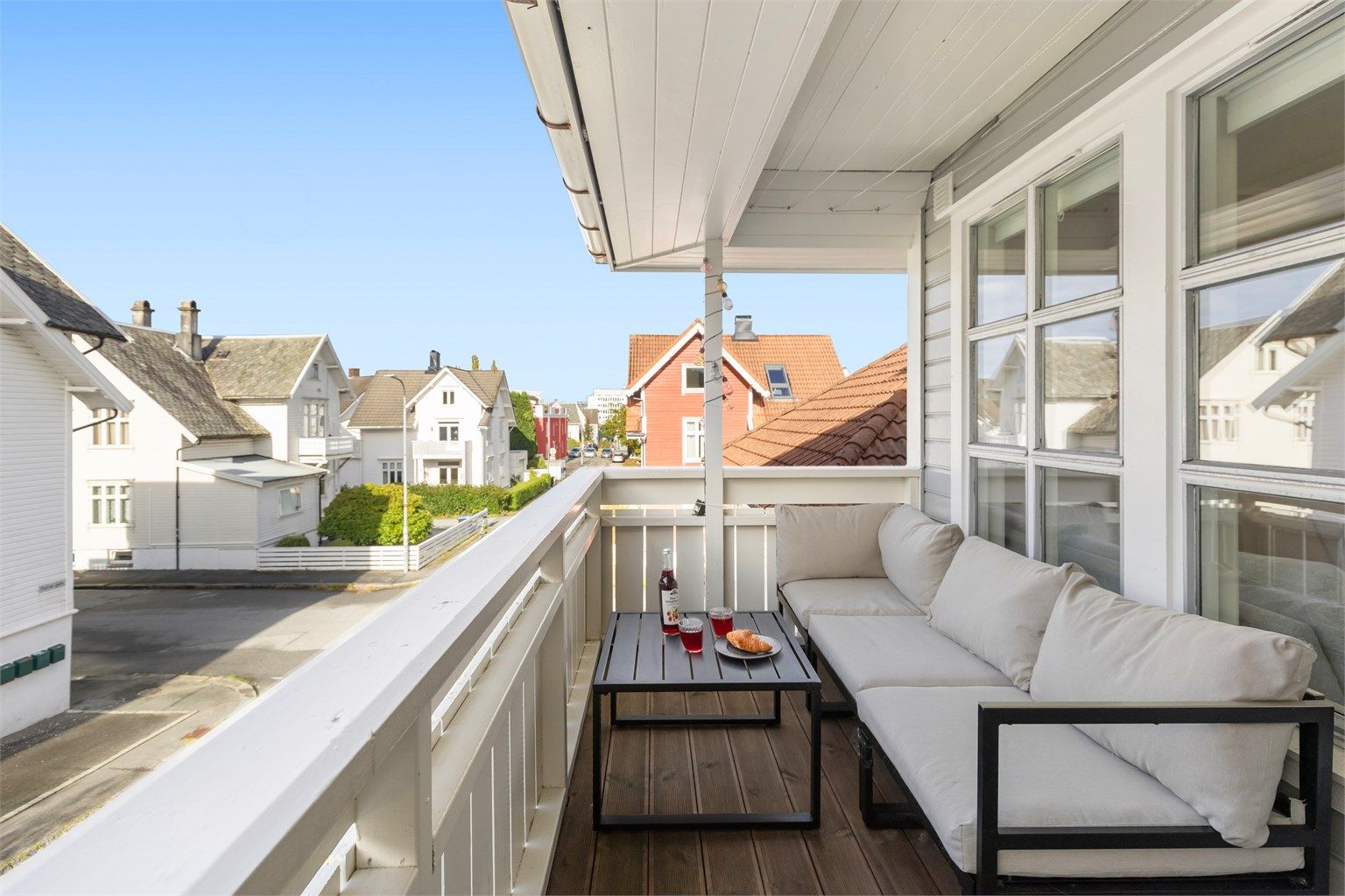 Lys eierleilighet med sydvendt balkong og fast parkeringsplass i carport.
Foto: Marianne Lyse