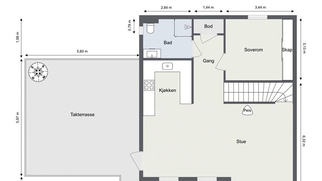 1.etg. På tegninger er det opprinnelig tegnet inn en veranda dør der boden er i dag, som kan gi utgang til hage på baksiden.