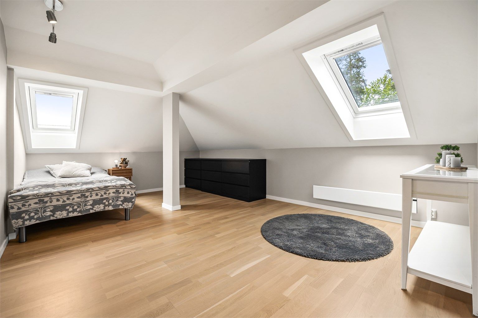 Kontoret/soverommet er et allsidig rom med flere bruksmuligheter.