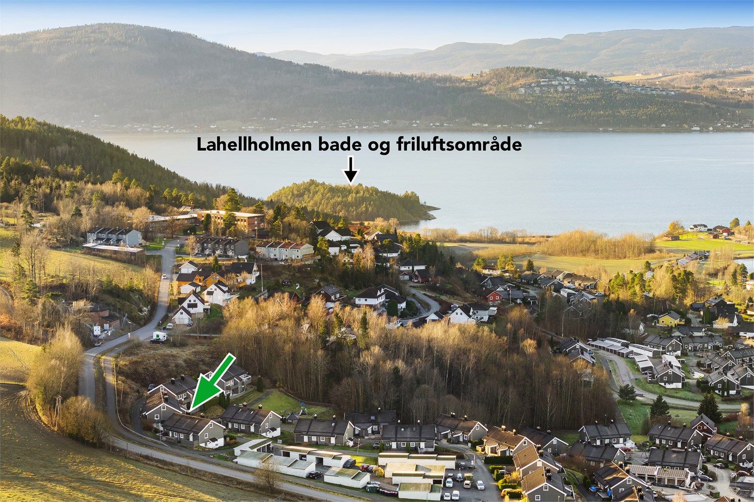 Leiligheten har en god intern beliggenhet på feltet, med gode solforhold og lite innsyn