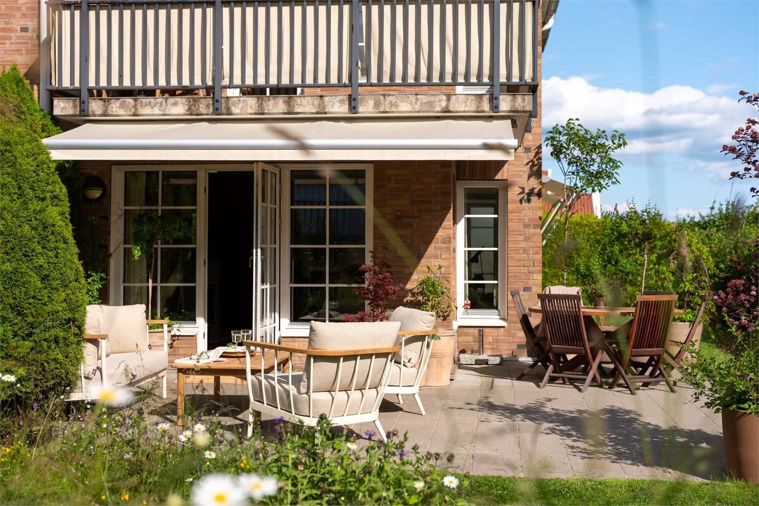 Velkommen til Tennisveien 29B – en påkostet og velholdt 3-roms leilighet på 80 kvm. 