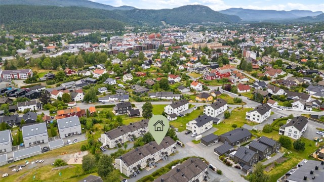 Beliggende i et rolig og etablert boligområde med praktisk avstand til Kongsberg sentrum.
Foto: Stine Prøitz Jørgensen
