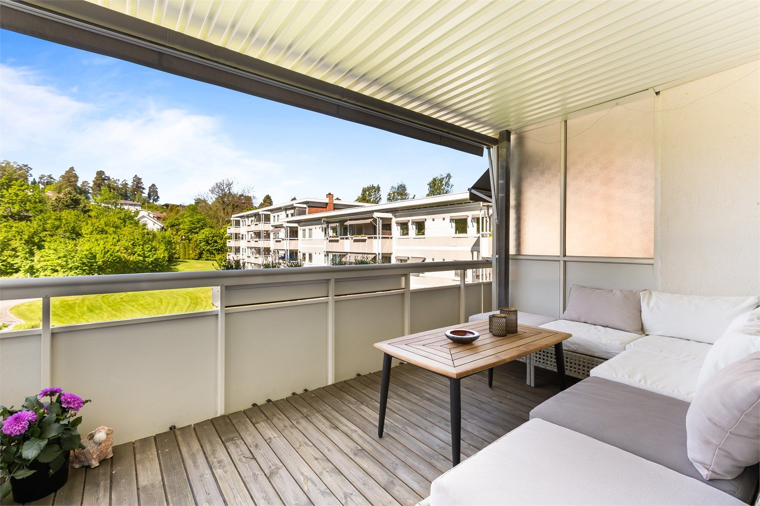 Leiligheten har en vestvendt balkong på 10 kvm. 