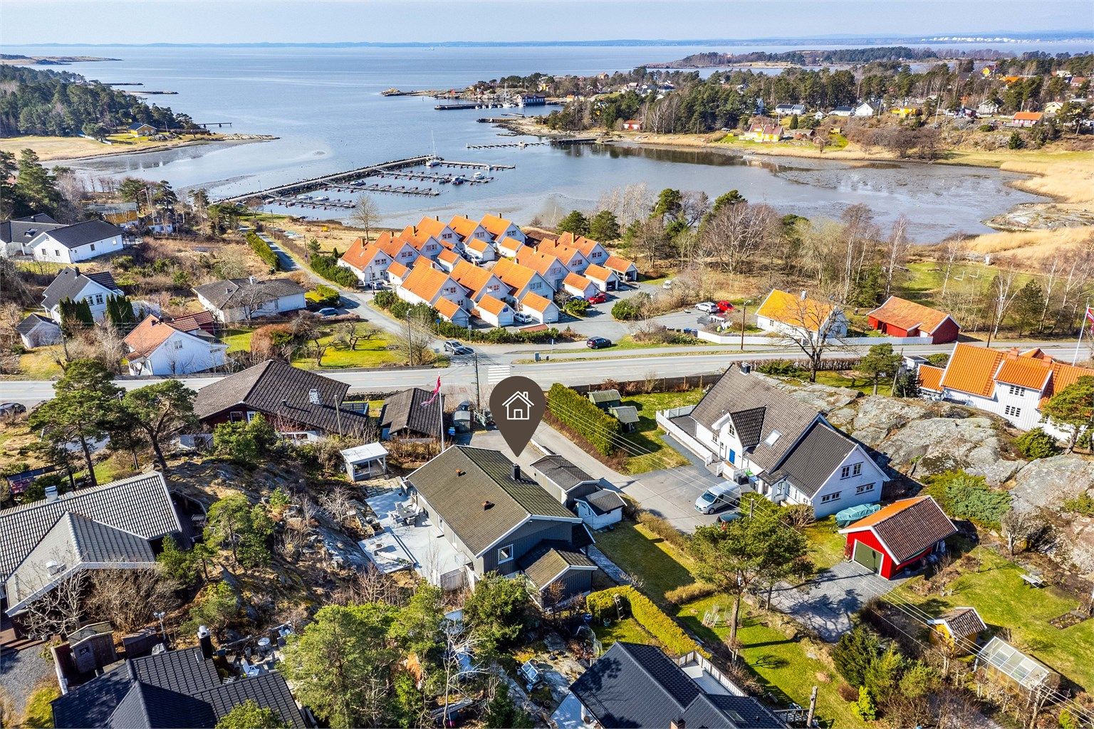 Tollefsrødveien 4 presenteres av Krogsveen. 
Fotograf; Børge Oppegård.