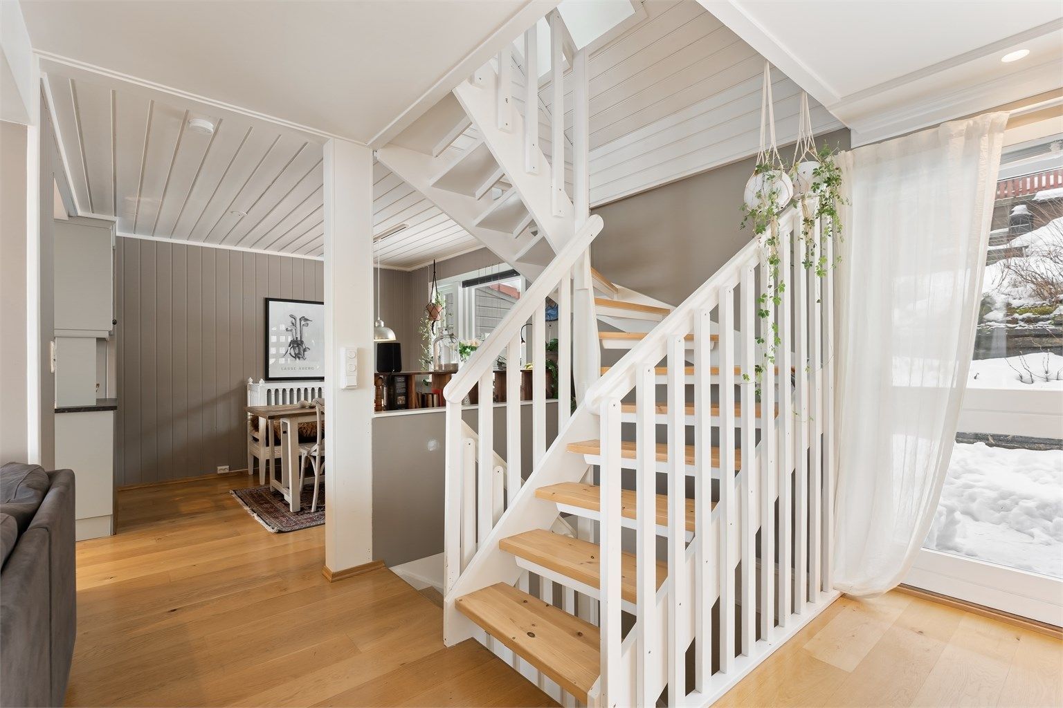 Trappen fra underetasjen og opp til loftsetasjen