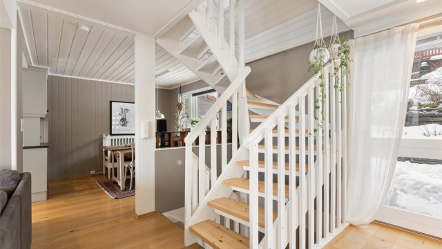 Trappen fra underetasjen og opp til loftsetasjen