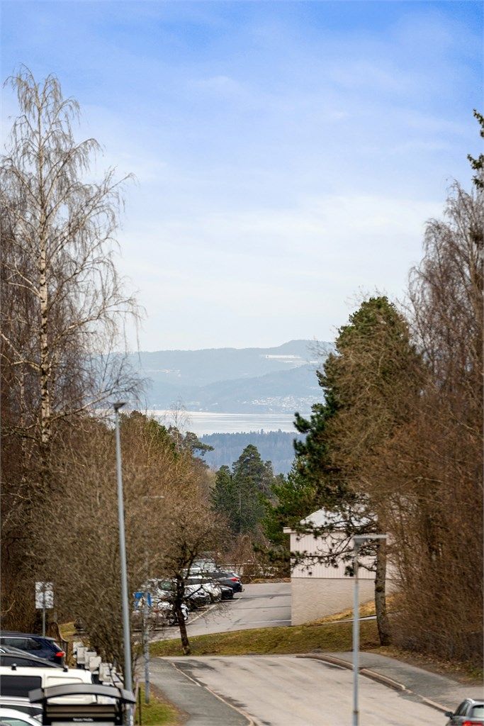 Østerås byr på nærhet til flotte turområder, samtidig som det er kort vei til T-banen som tar deg til sentrum.