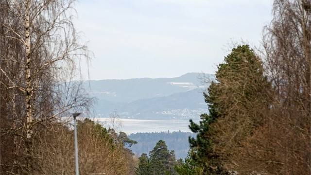 Østerås byr på nærhet til flotte turområder, samtidig som det er kort vei til T-banen som tar deg til sentrum.