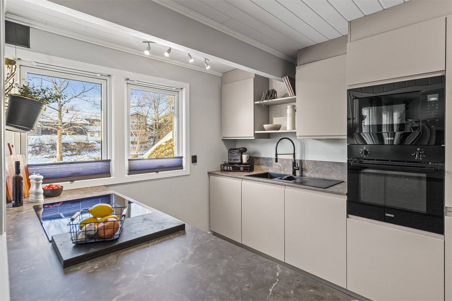 Delikat og tidløst kjøkken med god arbeidsplass