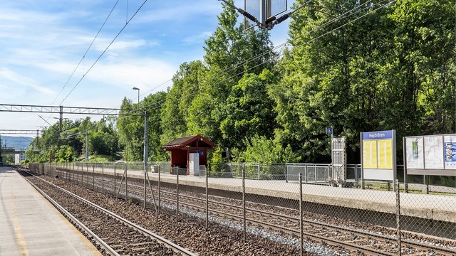 Kort vei til Høybråten stasjon med lokaltog mot Oslo S og Lillestrøm.