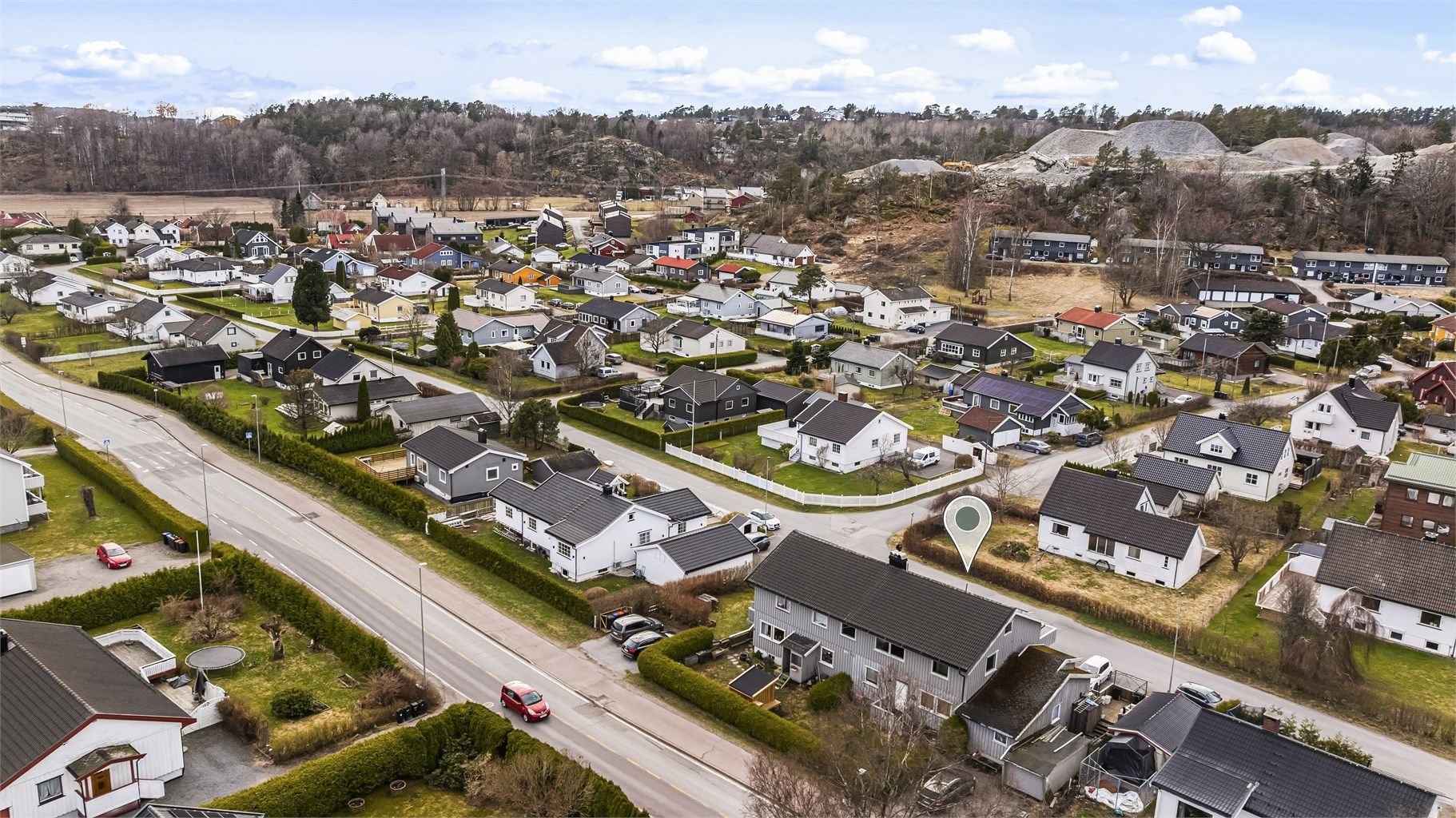 Nytt boligområde blir bygget på Dverdalsåsen - som du ser i bildet bakerst.