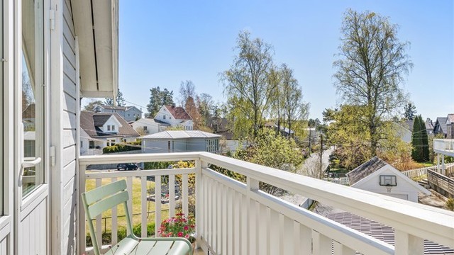 Sydvestvendt balkong utenfor hovedsoverommet