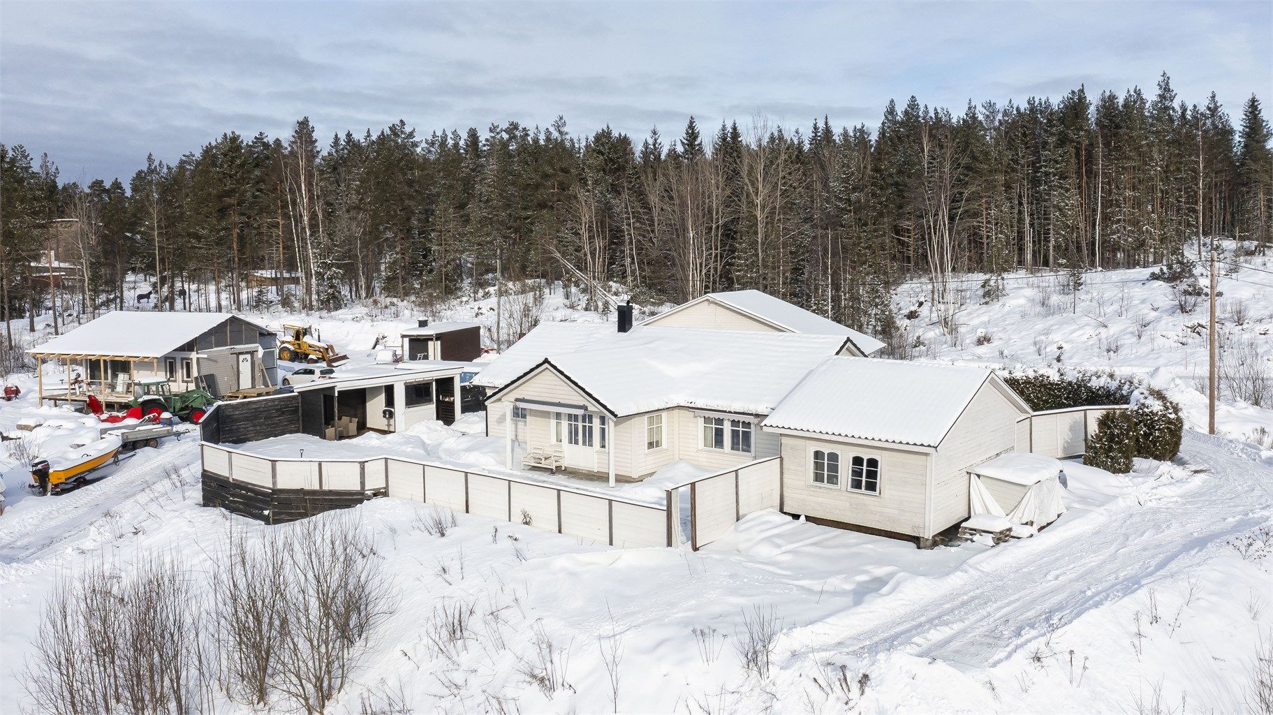Enebolig med alt på 1 flate. Stor garasje.