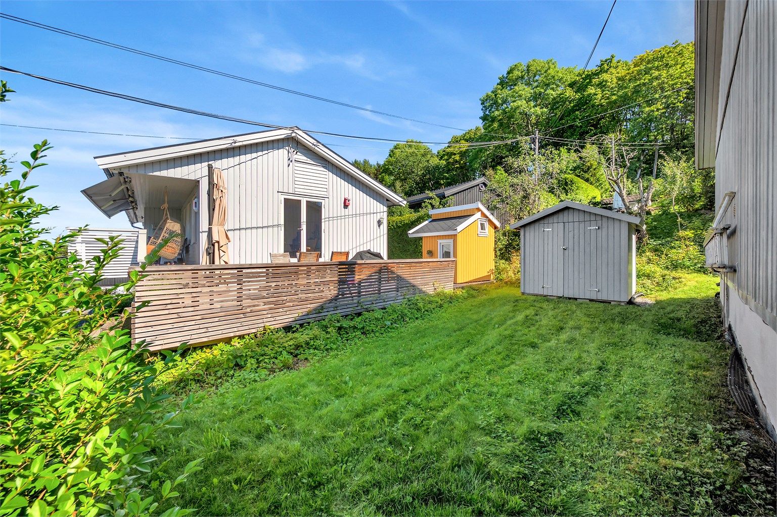 Praktisk redskapsbod for oppbevaring av verktøy, redskap og hagemøbler om vinteren.