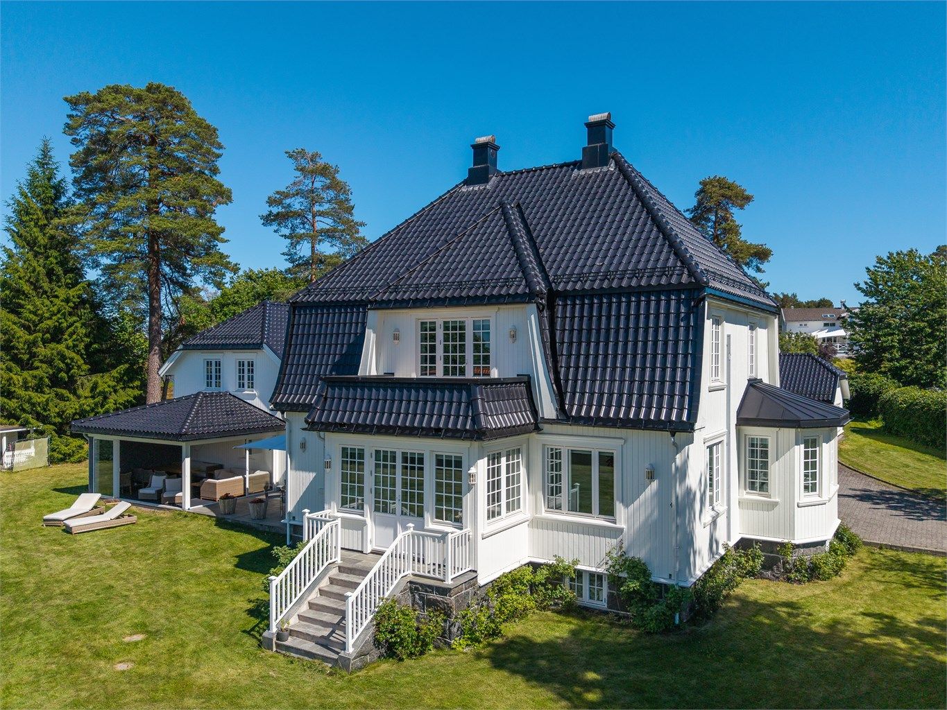 Eiendommen ligger rolig og attraktivt til på Nøtterøy, med nærhet til sjøen. 