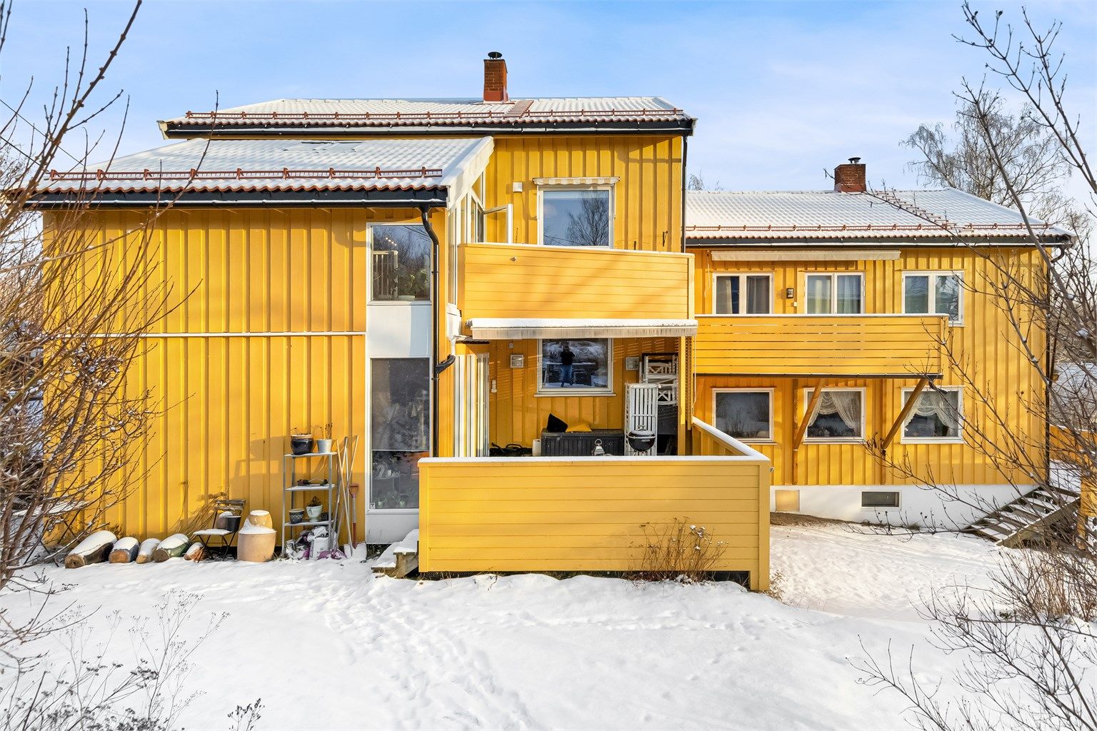 Yttertaket ble belagt med ny takstein og undertak i 2024.