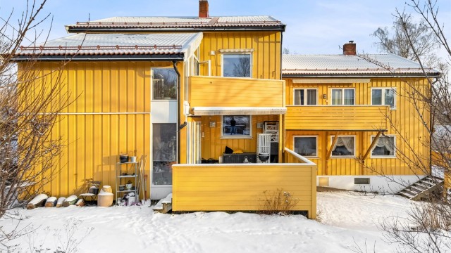 Yttertaket ble belagt med ny takstein og undertak i 2024.